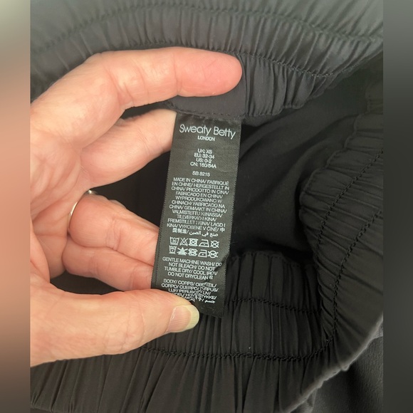 Sweaty Betty Circuit Workout Shorts XS - 2” inseam, inner liner/undershort - Picture 2 of 9